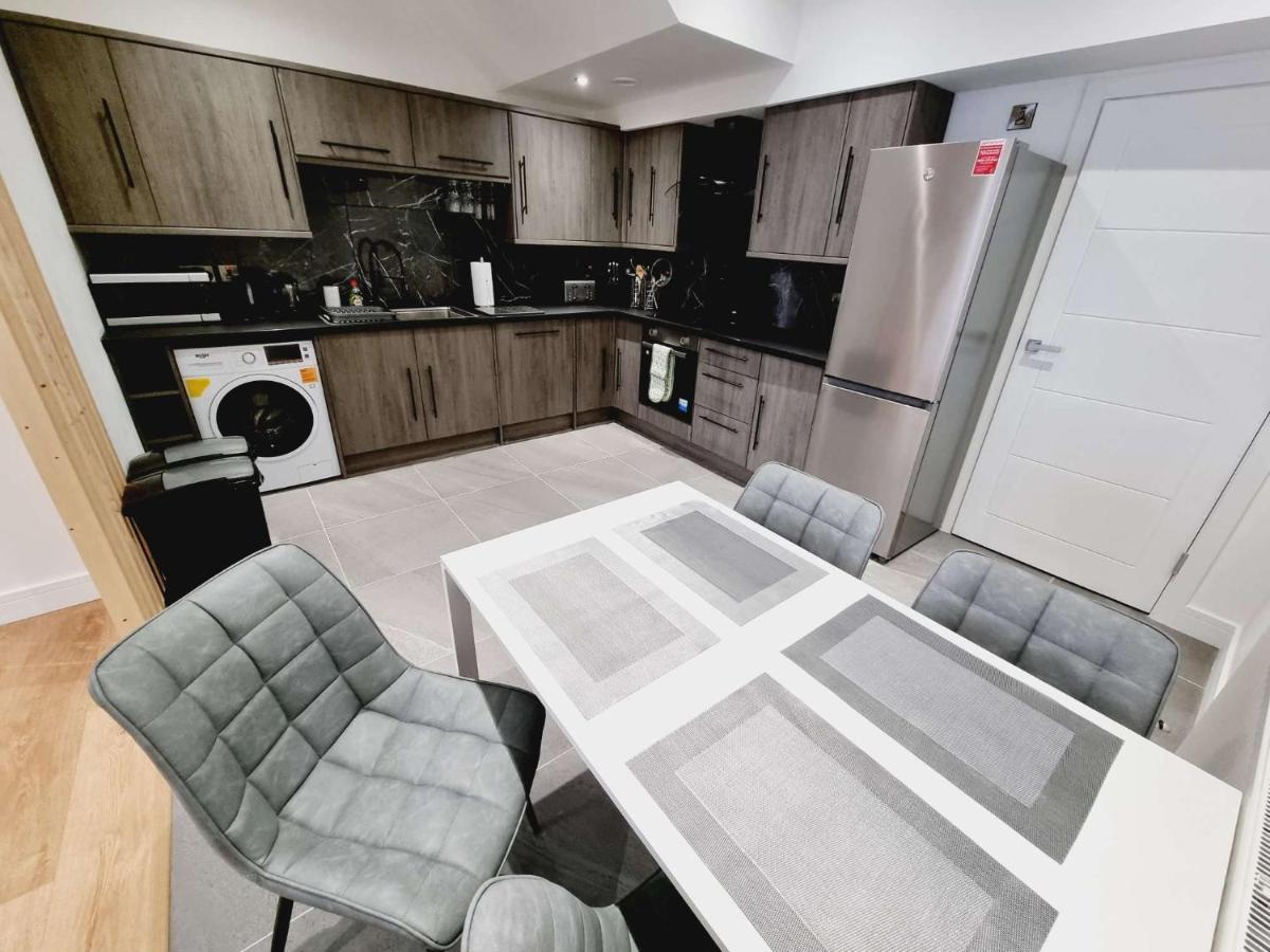 Appartement Lmk, Spacious 1 Bedroom Ground Floor Apartment, Ev Charger, Free Parking Wi-fi, Great Location Belfast