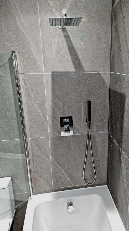 Appartement Lmk, Spacious 1 Bedroom Ground Floor Apartment, Ev Charger, Free Parking Wi-fi, Great Location *