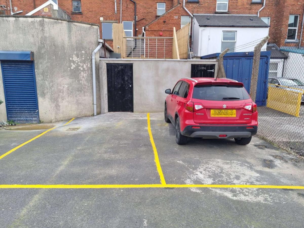Appartement Lmk, Spacious 1 Bedroom Ground Floor Apartment, Ev Charger, Free Parking Wi-fi, Great Location *