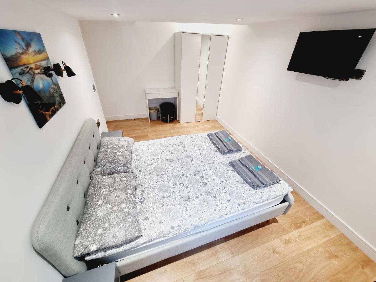 Appartement Lmk, Spacious 1 Bedroom Ground Floor Apartment, Ev Charger, Free Parking Wi-fi, Great Location *